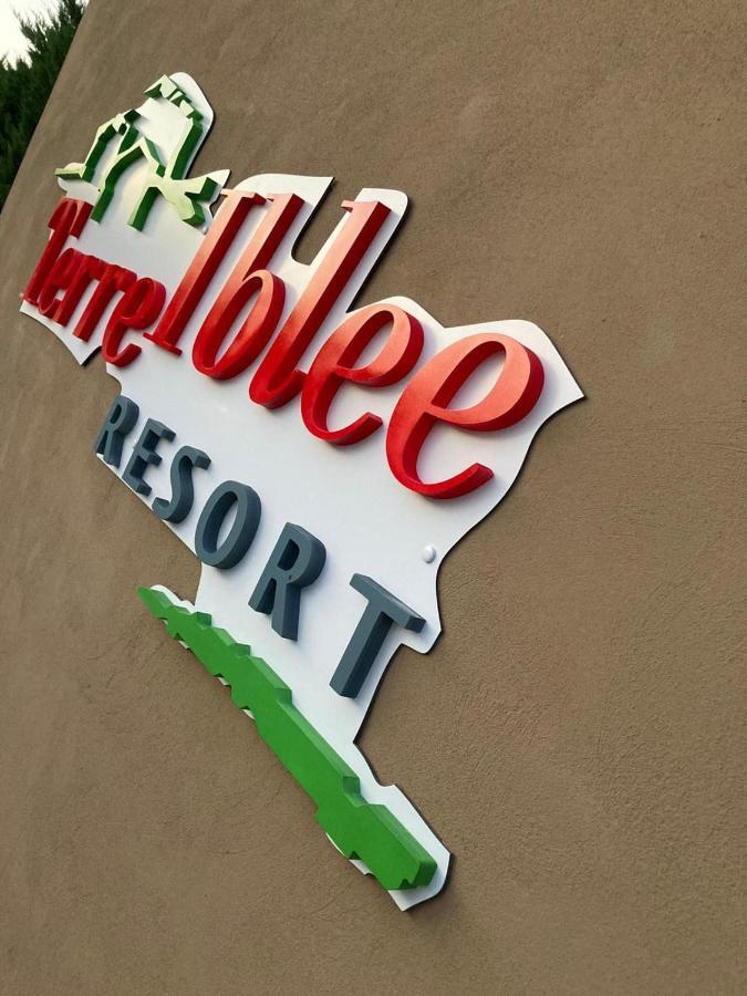 קיארמונטה גולפי Terre Iblee Resort מראה חיצוני תמונה