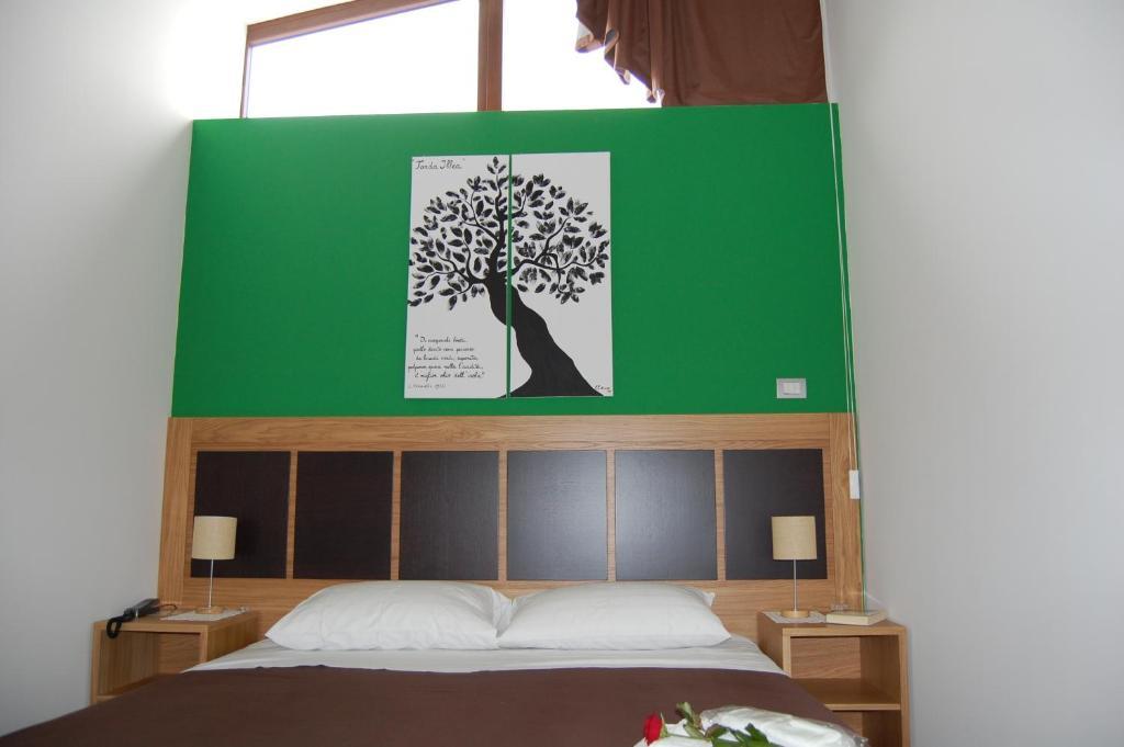 קיארמונטה גולפי Terre Iblee Resort חדר תמונה