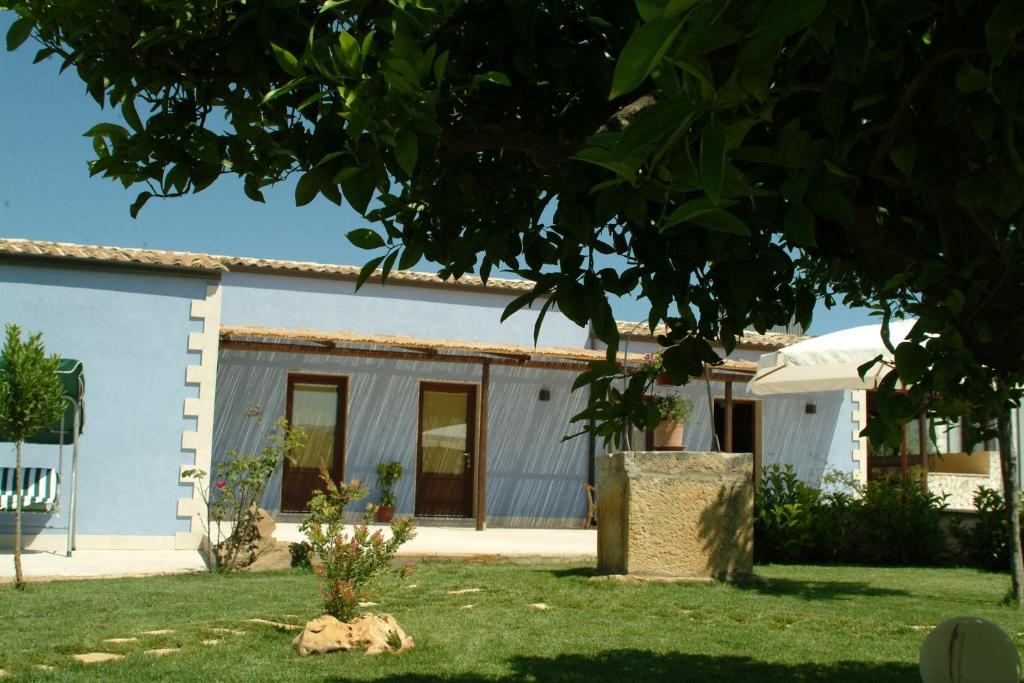 קיארמונטה גולפי Terre Iblee Resort מראה חיצוני תמונה