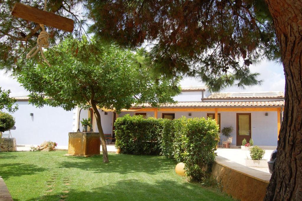 קיארמונטה גולפי Terre Iblee Resort חדר תמונה
