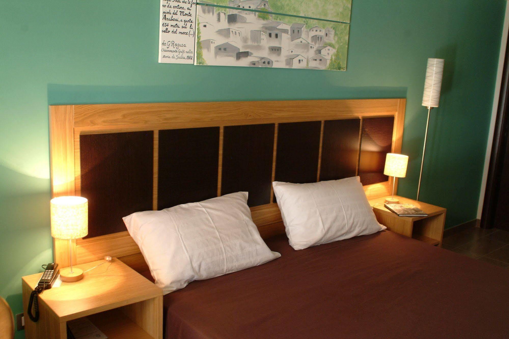 קיארמונטה גולפי Terre Iblee Resort מראה חיצוני תמונה