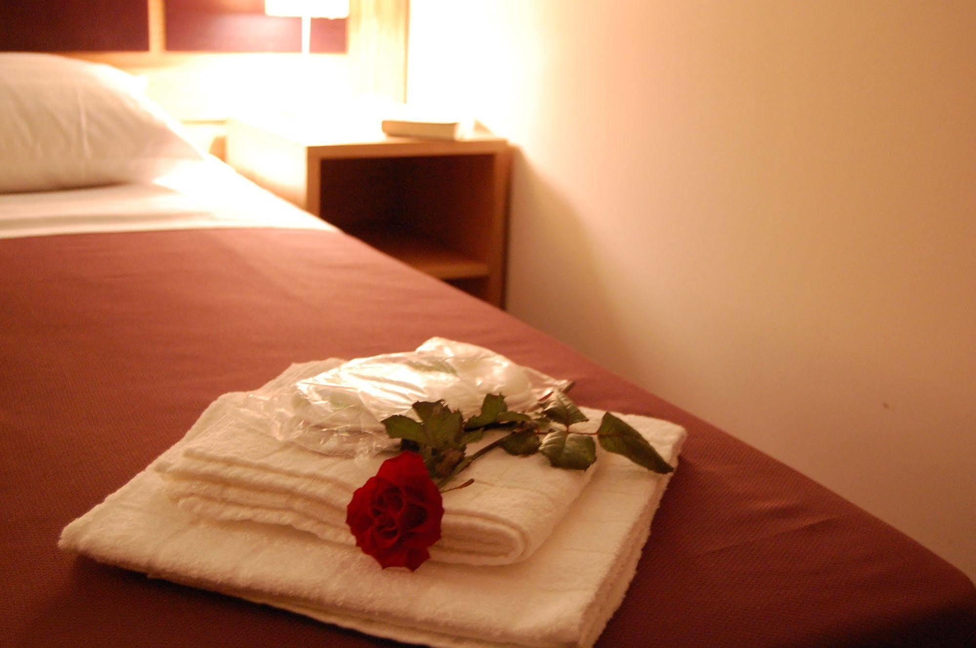 קיארמונטה גולפי Terre Iblee Resort מראה חיצוני תמונה