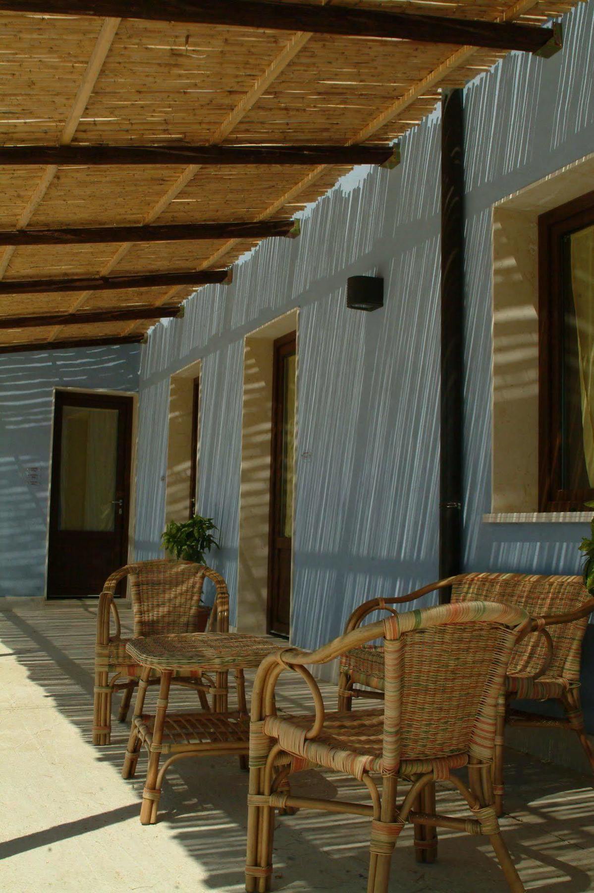 קיארמונטה גולפי Terre Iblee Resort מראה חיצוני תמונה