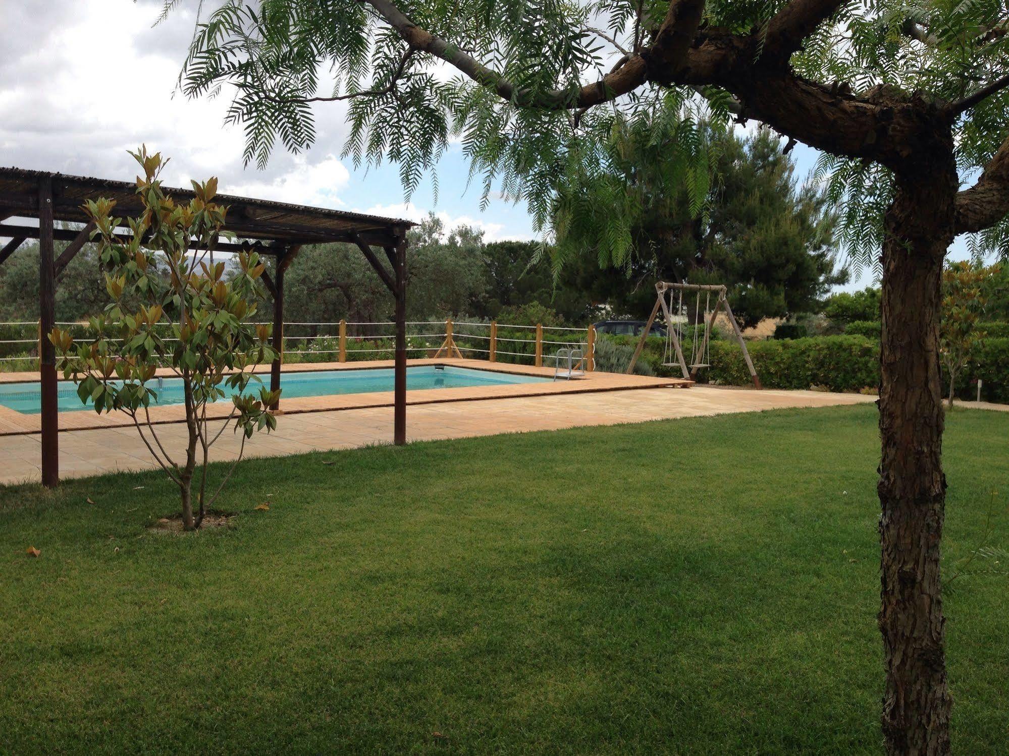 קיארמונטה גולפי Terre Iblee Resort מראה חיצוני תמונה